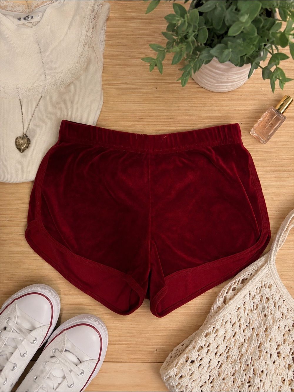 Hollister XS Red Velvet Micro Shorts Women’s Low Rise Lounge Y2K Soft Stretch